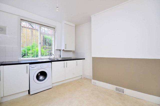  Image of 2 bedroom Flat for sale in Farleigh Road London N16 at Farleigh Road  Stoke Newington, N16 7TF