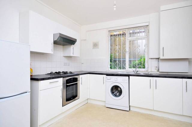  Image of 2 bedroom Flat for sale in Farleigh Road London N16 at Farleigh Road  Stoke Newington, N16 7TF