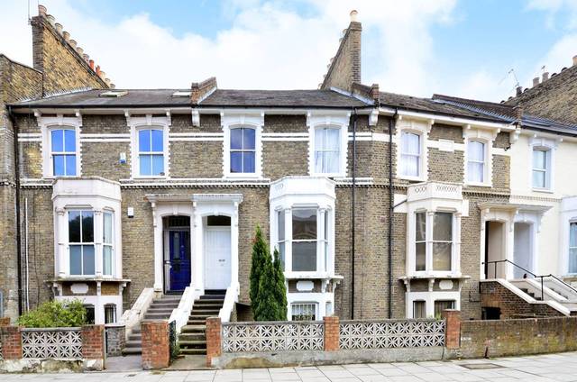  Image of 2 bedroom Flat for sale in Farleigh Road London N16 at Farleigh Road  Stoke Newington, N16 7TF