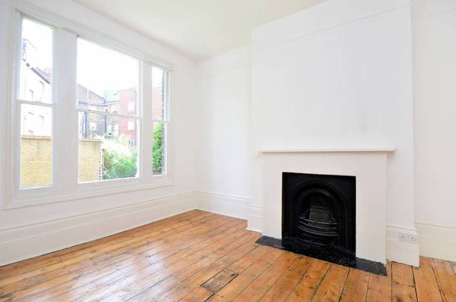  Image of 2 bedroom Flat for sale in Farleigh Road London N16 at Farleigh Road  Stoke Newington, N16 7TF