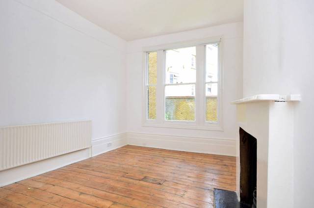  Image of 2 bedroom Flat for sale in Farleigh Road London N16 at Farleigh Road  Stoke Newington, N16 7TF
