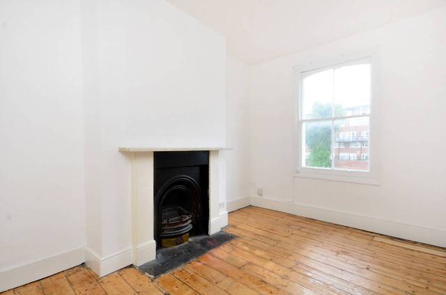 Image of 2 bedroom Flat for sale in Farleigh Road London N16 at Farleigh Road  Stoke Newington, N16 7TF