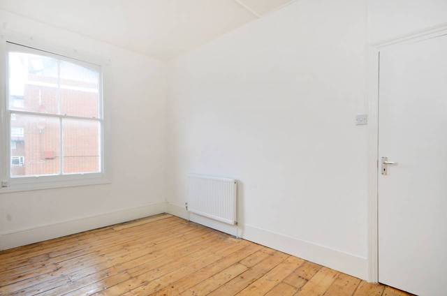  Image of 2 bedroom Flat for sale in Farleigh Road London N16 at Farleigh Road  Stoke Newington, N16 7TF