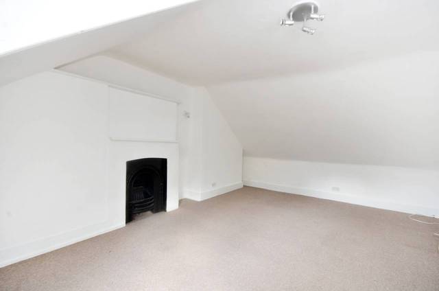  Image of 2 bedroom Flat for sale in Farleigh Road London N16 at Farleigh Road  Stoke Newington, N16 7TF
