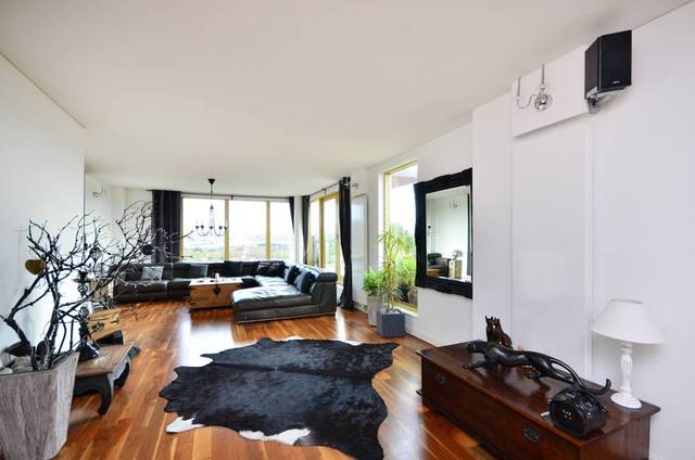  Image of 2 bedroom Flat for sale in West Parkside London SE10 at Farnsworth Court  Greenwich, SE10 0RU