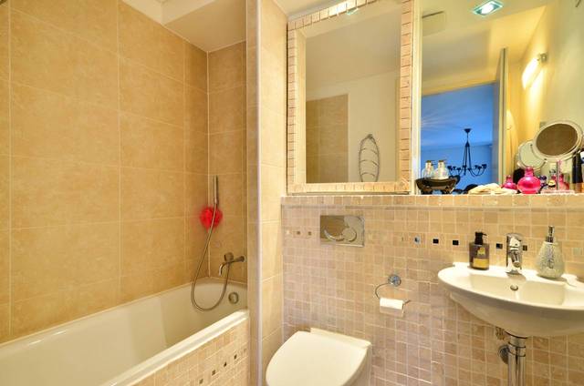  Image of 2 bedroom Flat for sale in West Parkside London SE10 at Farnsworth Court  Greenwich, SE10 0RU