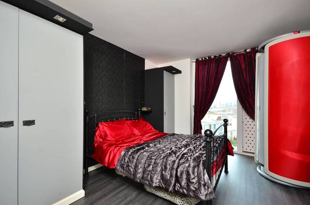  Image of 2 bedroom Flat for sale in West Parkside London SE10 at Farnsworth Court  Greenwich, SE10 0RU
