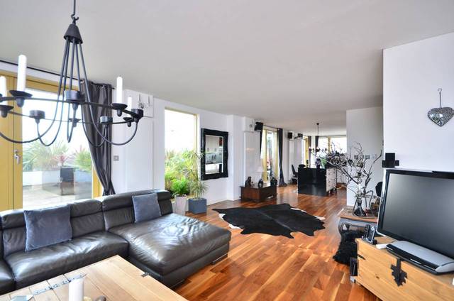  Image of 2 bedroom Flat for sale in West Parkside London SE10 at Farnsworth Court  Greenwich, SE10 0RU