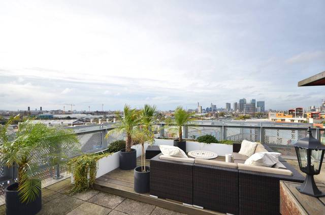  Image of 2 bedroom Flat for sale in West Parkside London SE10 at Farnsworth Court  Greenwich, SE10 0RU