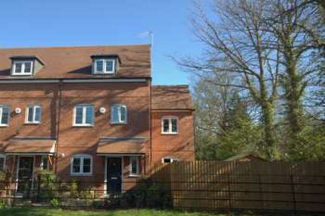  Image of 4 bedroom Detached house to rent in Feldon Way Stratford-upon-Avon CV37 at Feldon Way  Stratford upon Avon, CV37 7EE