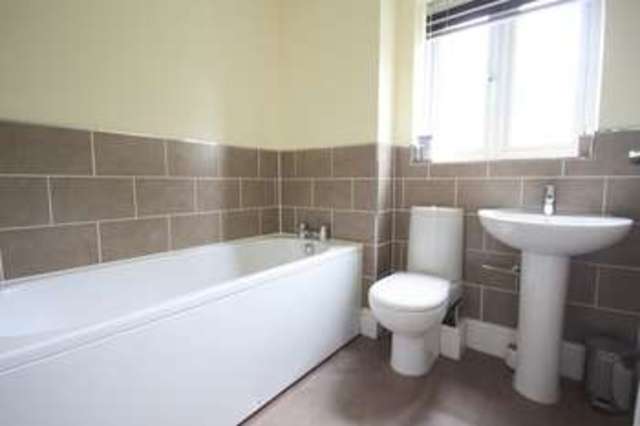  Image of 4 bedroom Detached house to rent in Feldon Way Stratford-upon-Avon CV37 at Feldon Way  Stratford upon Avon, CV37 7EE