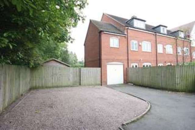  Image of 4 bedroom Detached house to rent in Feldon Way Stratford-upon-Avon CV37 at Feldon Way  Stratford upon Avon, CV37 7EE