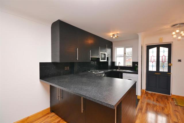  Image of 2 bedroom Property to rent in Fenstanton Avenue London N12 at North Finchley, N12 9HA