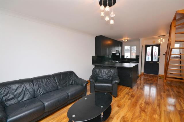  Image of 2 bedroom Property to rent in Fenstanton Avenue London N12 at North Finchley, N12 9HA