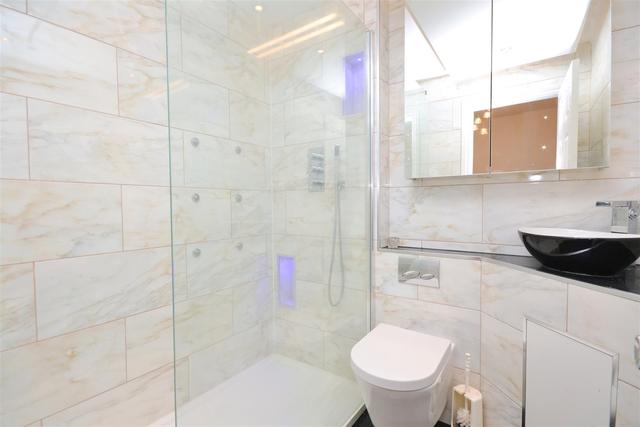  Image of 2 bedroom Property to rent in Fenstanton Avenue London N12 at North Finchley, N12 9HA