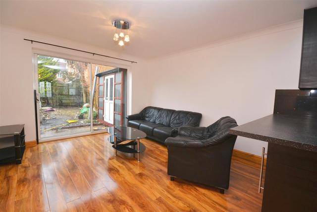  Image of 2 bedroom Property to rent in Fenstanton Avenue London N12 at North Finchley, N12 9HA