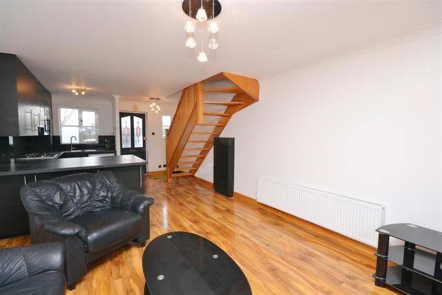  Image of 2 bedroom Property to rent in Fenstanton Avenue London N12 at North Finchley, N12 9HA