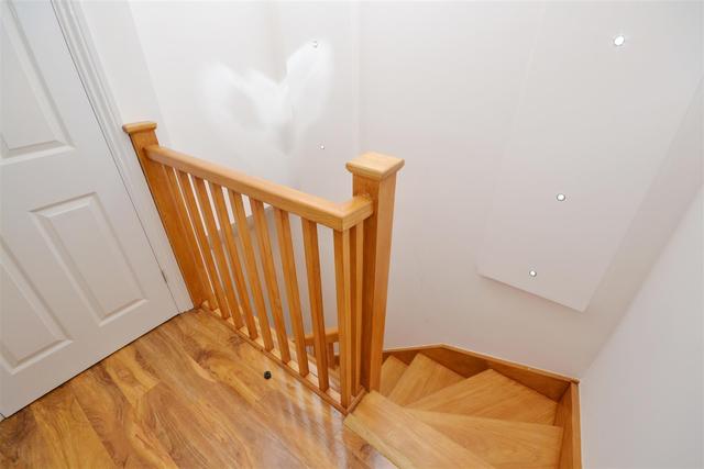  Image of 2 bedroom Property to rent in Fenstanton Avenue London N12 at North Finchley, N12 9HA