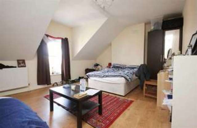  Image of 3 bedroom Property to rent in Ferme Park Road London N4 at Ferme Park Road  London, N4 4DS