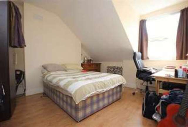  Image of 3 bedroom Property to rent in Ferme Park Road London N4 at Ferme Park Road  London, N4 4DS