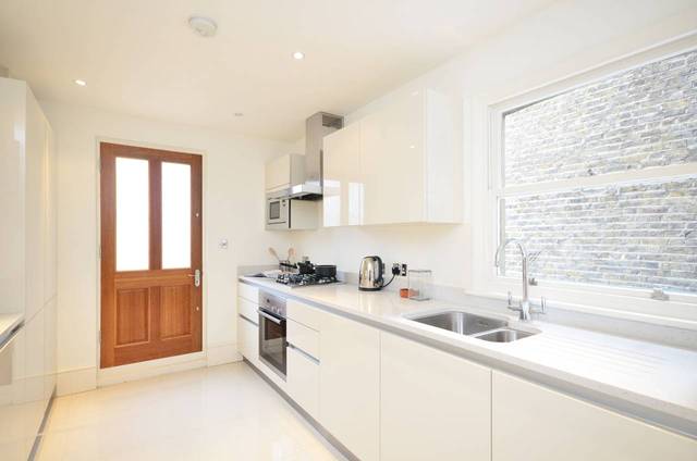  Image of 1 bedroom Flat for sale in Fernshaw Road London SW10 at Fernshaw Road  Chelsea, SW10 0TG