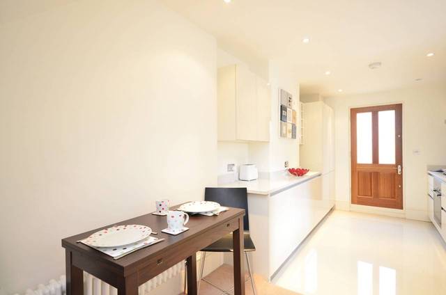  Image of 1 bedroom Flat for sale in Fernshaw Road London SW10 at Fernshaw Road  Chelsea, SW10 0TG