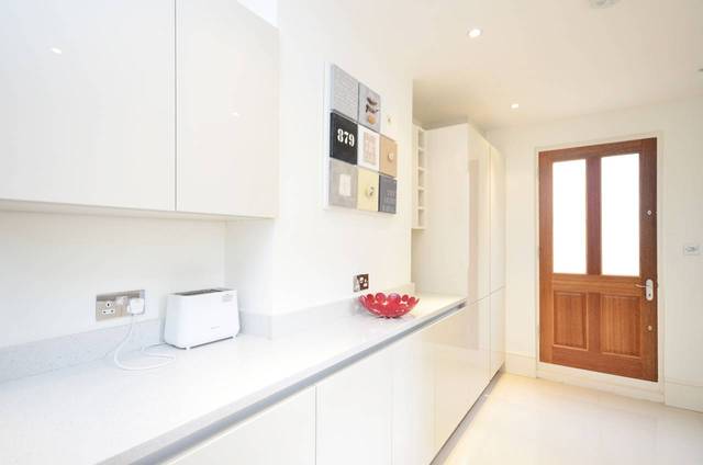  Image of 1 bedroom Flat for sale in Fernshaw Road London SW10 at Fernshaw Road  Chelsea, SW10 0TG