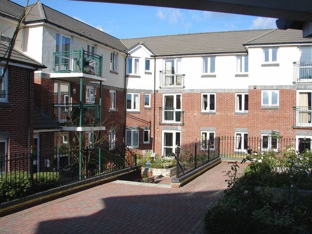  Image of 1 bedroom Retirement Property for sale in Kenilworth Gardens West End Southampton SO30 at Kenilworth Gardens West End Southampton, SO30 3HH