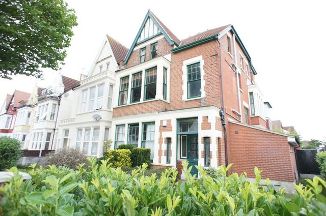  Image of 2 bedroom Flat for sale in Finchley Road Westcliff-on-Sea SS0 at Finchley Road  Westcliff-On-Sea, SS0 8AE