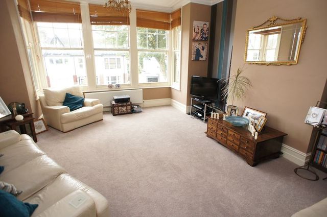  Image of 2 bedroom Flat for sale in Finchley Road Westcliff-on-Sea SS0 at Finchley Road  Westcliff-On-Sea, SS0 8AE