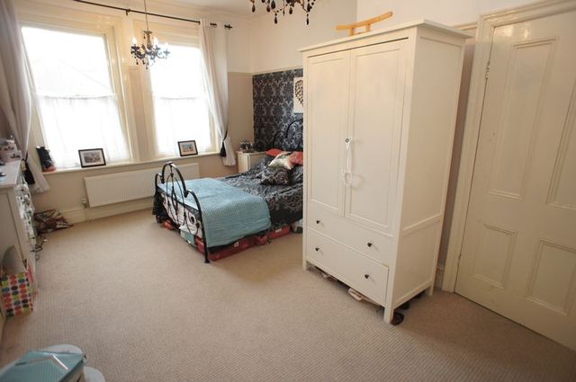  Image of 2 bedroom Flat for sale in Finchley Road Westcliff-on-Sea SS0 at Finchley Road  Westcliff-On-Sea, SS0 8AE