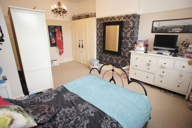  Image of 2 bedroom Flat for sale in Finchley Road Westcliff-on-Sea SS0 at Finchley Road  Westcliff-On-Sea, SS0 8AE