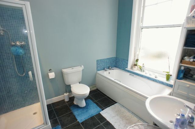  Image of 2 bedroom Flat for sale in Finchley Road Westcliff-on-Sea SS0 at Finchley Road  Westcliff-On-Sea, SS0 8AE