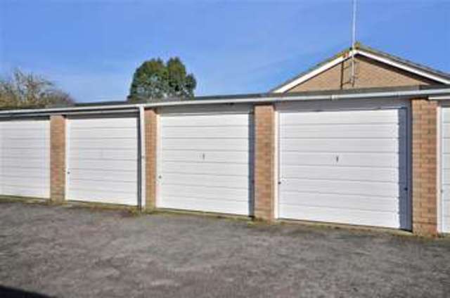  Image of 2 bedroom Detached house for sale in Findon Drive Bognor Regis PO22 at Bognor Regis West Sussex Bognor Regis, PO22 6QJ