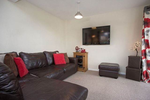  Image of 3 bedroom Detached house for sale in Fir Copse Road Purbrook Waterlooville PO7 at Fir Copse Road Purbrook Waterlooville, PO7 5HZ