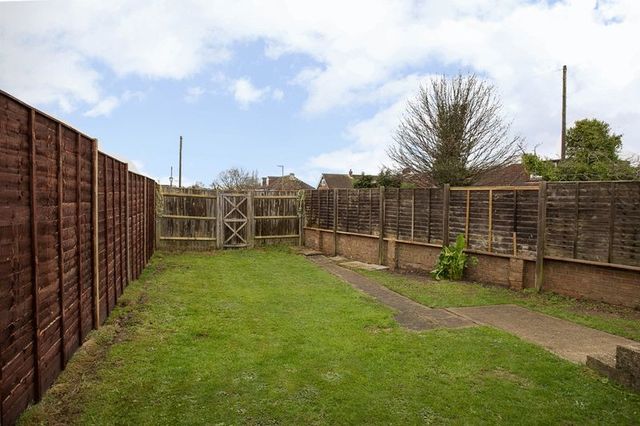  Image of 3 bedroom Detached house for sale in Fir Copse Road Purbrook Waterlooville PO7 at Fir Copse Road Purbrook Waterlooville, PO7 5HZ
