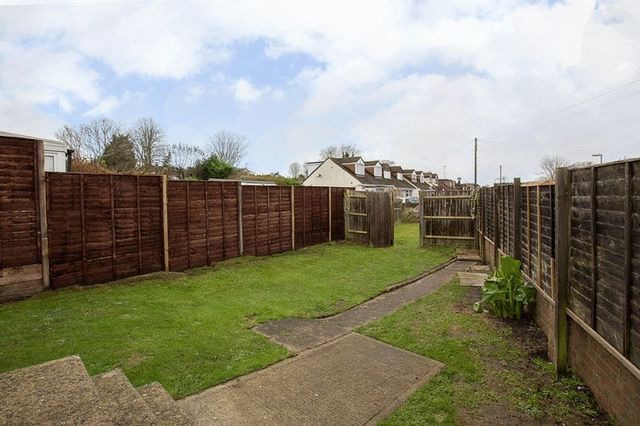  Image of 3 bedroom Detached house for sale in Fir Copse Road Purbrook Waterlooville PO7 at Fir Copse Road Purbrook Waterlooville, PO7 5HZ