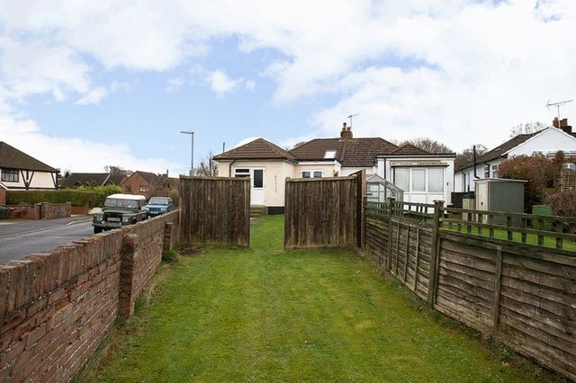  Image of 3 bedroom Detached house for sale in Fir Copse Road Purbrook Waterlooville PO7 at Fir Copse Road Purbrook Waterlooville, PO7 5HZ
