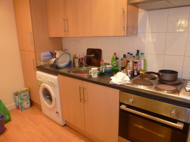  Image of 2 bedroom Apartment to rent in Clifton Street Cardiff CF24 at 145 Clifton Street Adamsdown Cardiff, CF24 1LZ