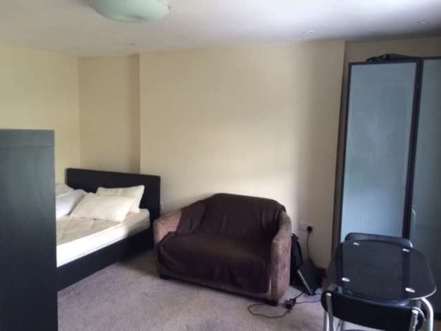  Image of Apartment to rent in Philbeach Gardens London SW5 at Flat Earls Court London, SW5 9ET
