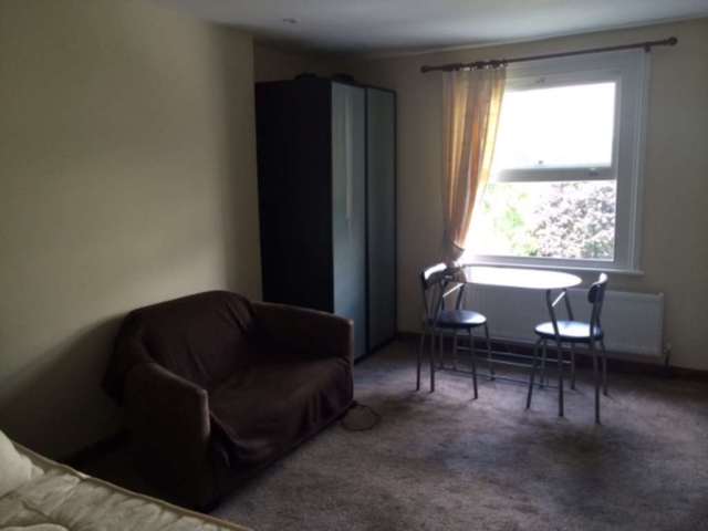  Image of Apartment to rent in Philbeach Gardens London SW5 at Flat Earls Court London, SW5 9ET