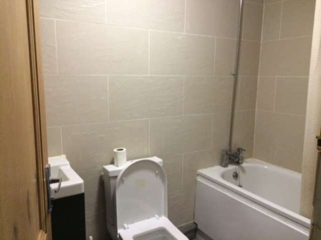  Image of Apartment to rent in Philbeach Gardens London SW5 at Flat Earls Court London, SW5 9ET