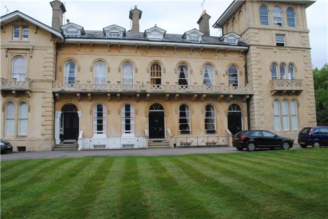  Image of Flat to rent in Lypiatt Terrace Cheltenham GL50 at 1 Lypiatt Terrace  Gloucestershire, GL50 2SX