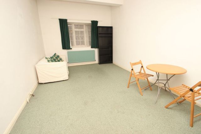  Image of 1 bedroom Flat to rent in Forest Road London E11 at Forest Road  London, E11 1LL