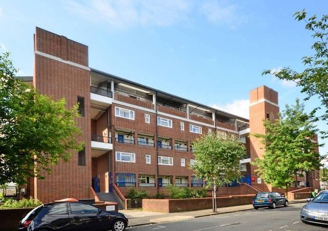  Image of 3 bedroom Flat for sale in Foulden Road London N16 at Foulden Road  Stoke Newington, N16 7UJ