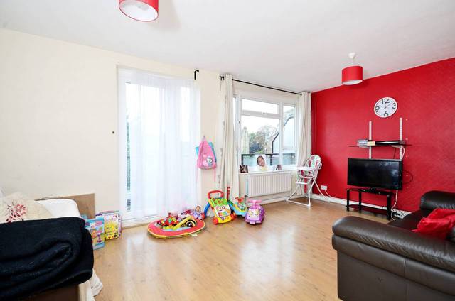  Image of 3 bedroom Flat for sale in Foulden Road London N16 at Foulden Road  Stoke Newington, N16 7UJ