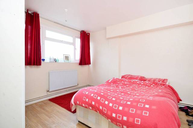  Image of 3 bedroom Flat for sale in Foulden Road London N16 at Foulden Road  Stoke Newington, N16 7UJ
