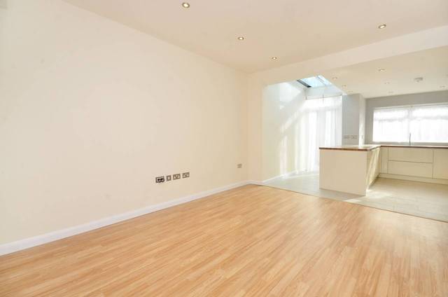  Image of 3 bedroom Detached house to rent in Fountain Road London SW17 at Fountain Road  Tooting, SW17 0HG