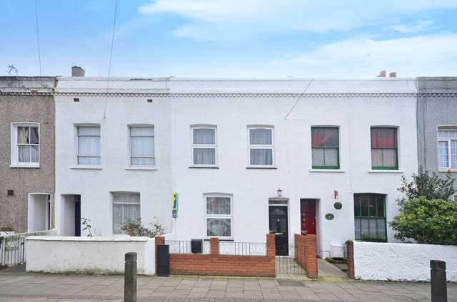  Image of 3 bedroom Detached house to rent in Fountain Road London SW17 at Fountain Road  Tooting, SW17 0HG