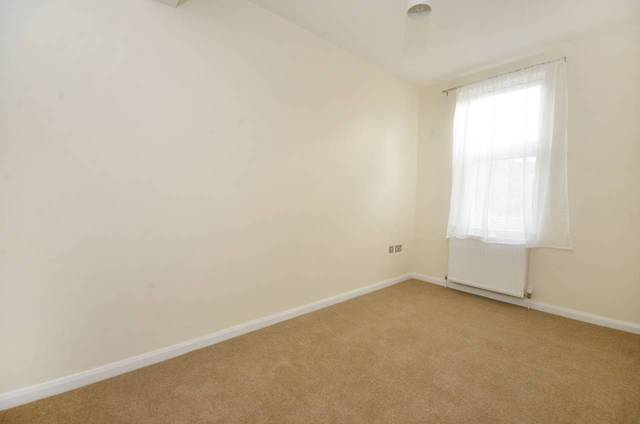  Image of 3 bedroom Detached house to rent in Fountain Road London SW17 at Fountain Road  Tooting, SW17 0HG